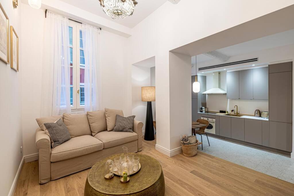 Chez Collette - Luxury In The Old Apartment *